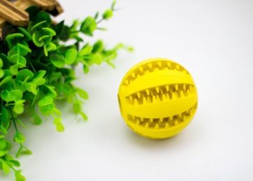 Rubber Mint Feeding Ball, Built-in Food Storage Bin-7CM yellow
